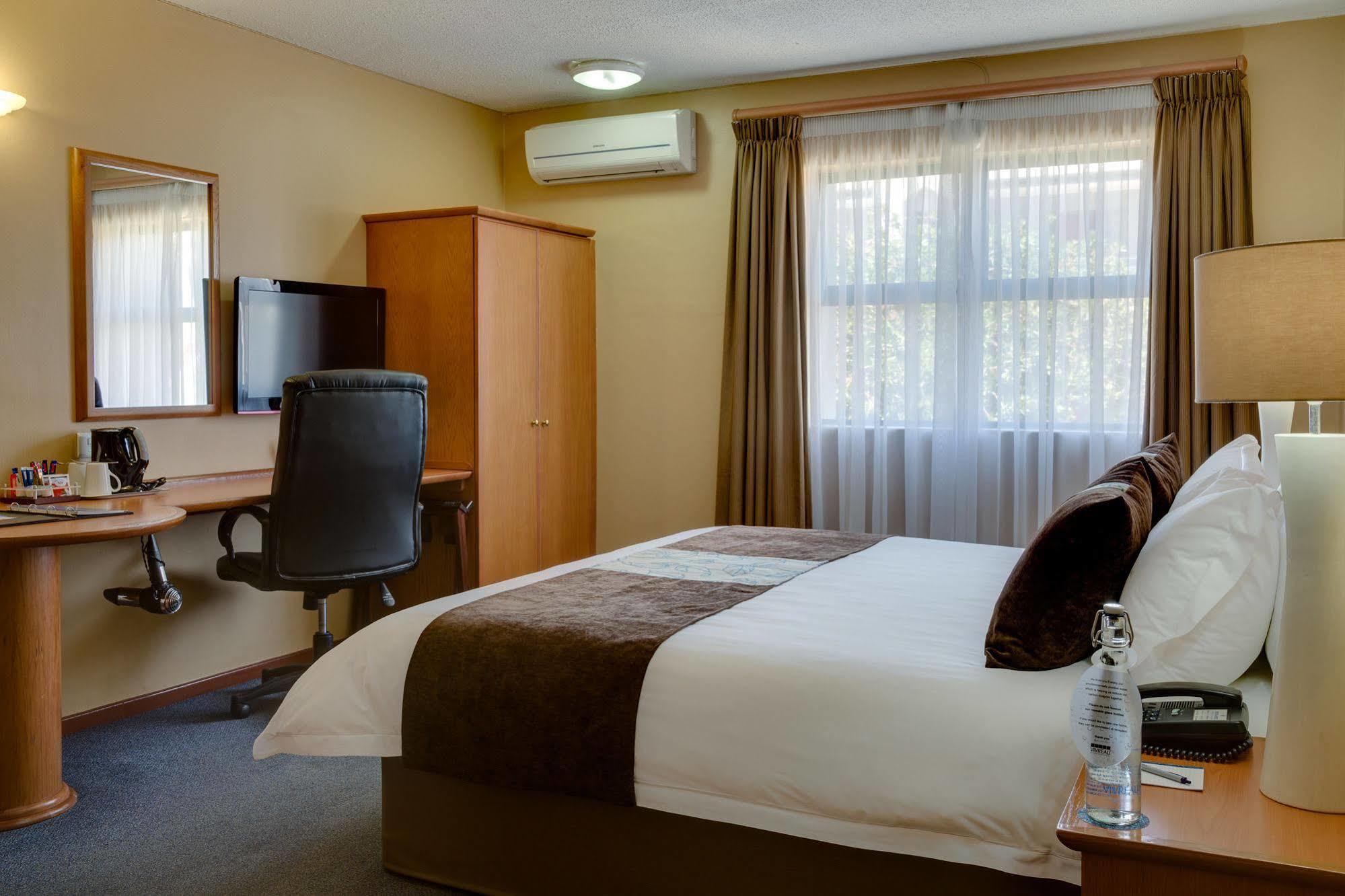 Protea Hotel By Marriott Cape Town Tyger Valley Bellville Exterior photo